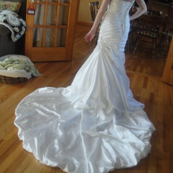 MAGGIE SOTTERO wedding dress size 6 (BNWT) - Picture 7 of 7